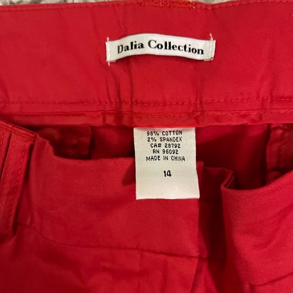 14 NWT Dalia Collection True Red Capri Pants w Folded Hem, Hook & Eye Closure - Picture 4 of 5